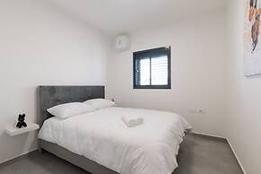 Luxury APT 3 BR New Tower Parking