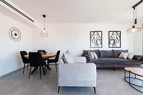 Luxury APT 3 BR New Tower Parking