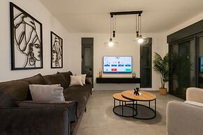 Luxury APT 3 BR New Tower Parking