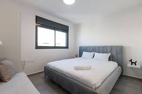 Luxury APT 3 BR New Tower Parking