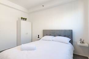 Luxury APT 3 BR New Tower Parking