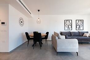 Luxury APT 3 BR New Tower Parking