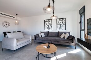 Luxury APT 3 BR New Tower Parking