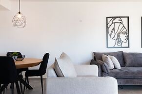 Luxury APT 3 BR New Tower Parking