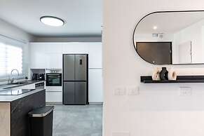 Luxury APT 3 BR New Tower Parking