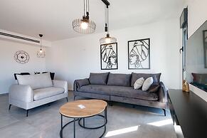 Luxury APT 3 BR New Tower Parking