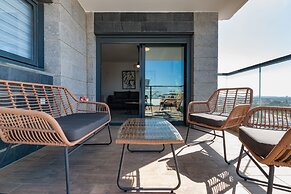 Luxury APT 3 BR New Tower Parking