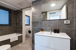 Luxury APT 3 BR New Tower Parking