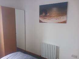 Remarkable Seaside Apartment - Sleeps 4