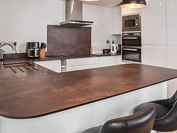 Remarkable Seaside Apartment - Sleeps 4