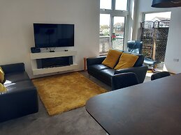 Remarkable Seaside Apartment - Sleeps 4