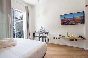 The Jolie Apartments