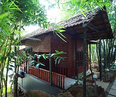 MISTY MORNING RESORT