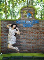 MISTY MORNING RESORT