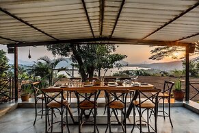 CosmicStays Kokiraj Lakehouse - Waterfront Retreat