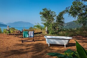 CosmicStays Kokiraj Lakehouse - Waterfront Retreat