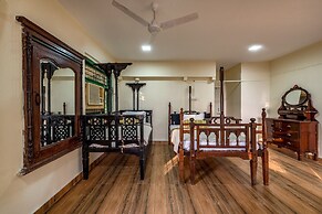 CosmicStays Kokiraj Lakehouse - Waterfront Retreat