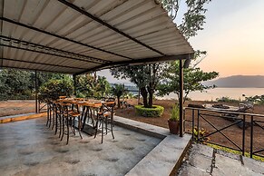 CosmicStays Kokiraj Lakehouse - Waterfront Retreat