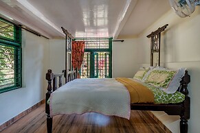 CosmicStays Kokiraj Lakehouse - Waterfront Retreat