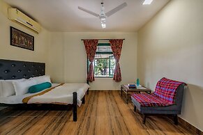 CosmicStays Kokiraj Lakehouse - Waterfront Retreat