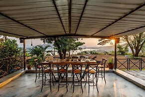 CosmicStays Kokiraj Lakehouse - Waterfront Retreat