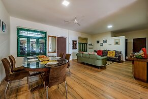 CosmicStays Kokiraj Lakehouse - Waterfront Retreat