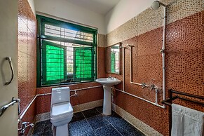 CosmicStays Kokiraj Lakehouse - Waterfront Retreat