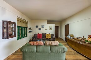 CosmicStays Kokiraj Lakehouse - Waterfront Retreat