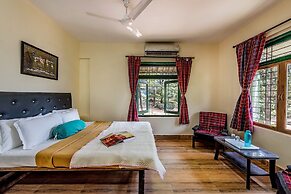 CosmicStays Kokiraj Lakehouse - Waterfront Retreat