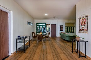 CosmicStays Kokiraj Lakehouse - Waterfront Retreat