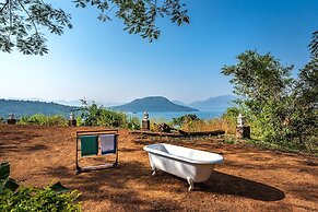 CosmicStays Kokiraj Lakehouse - Waterfront Retreat