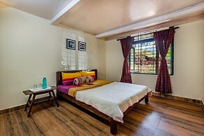 CosmicStays Kokiraj Lakehouse - Waterfront Retreat