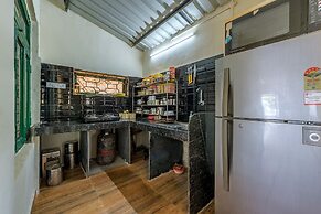 CosmicStays Kokiraj Lakehouse - Waterfront Retreat