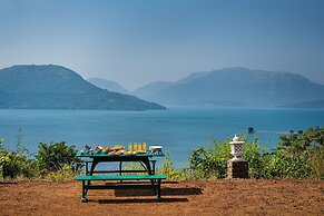 CosmicStays Kokiraj Lakehouse - Waterfront Retreat