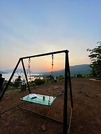 CosmicStays Kokiraj Lakehouse - Waterfront Retreat