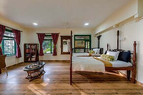 CosmicStays Kokiraj Lakehouse - Waterfront Retreat