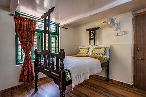 CosmicStays Kokiraj Lakehouse - Waterfront Retreat