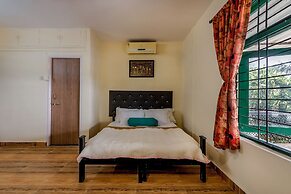 CosmicStays Kokiraj Lakehouse - Waterfront Retreat