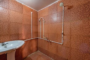 CosmicStays Kokiraj Lakehouse - Waterfront Retreat