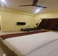 Earth Hotel Vadapalani