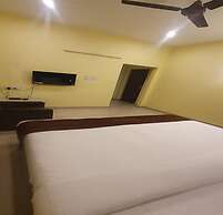 Earth Hotel Vadapalani