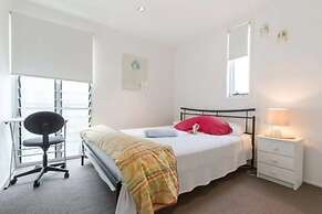 Cosy 2 Bedroom Townhouse Near the CBD