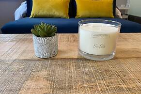 Stunning Studio Flat w/ Picturesque View - Bath!