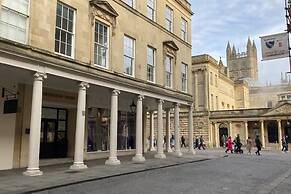 Stunning Studio Flat w/ Picturesque View - Bath!