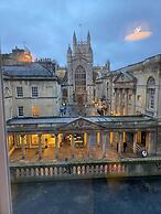 Stunning Studio Flat w/ Picturesque View - Bath!