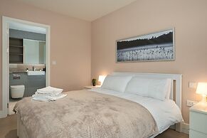 Impeccable 3-bed Apartment in London