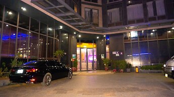 Airport Golden Tulip Hotel.