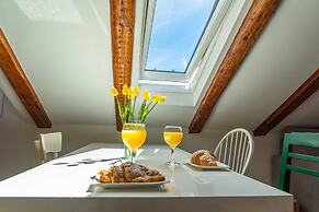 Cool attic apartment Marina