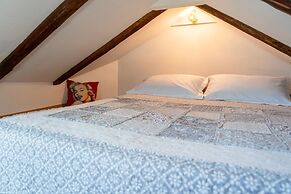 Cool attic apartment Marina