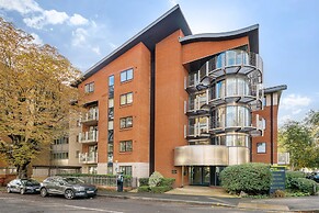 Roomspace -The Courtyard Penthouse